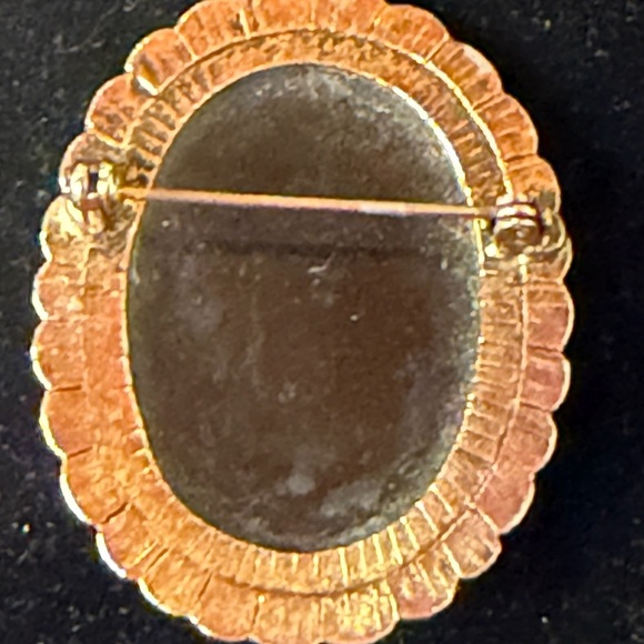 Vintage Cameo Brooch with Intricate Design - Picture 6 of 6